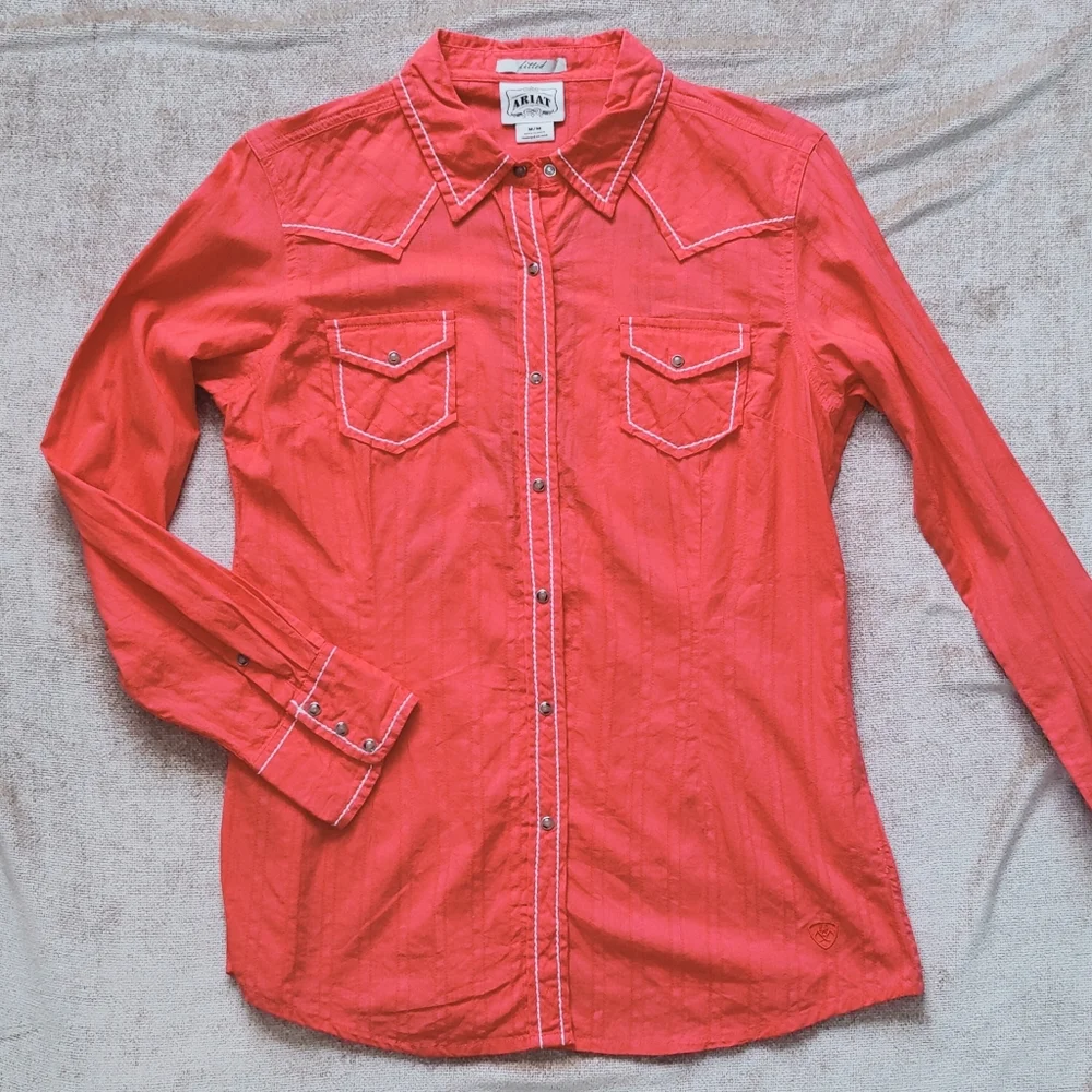 Ariat fitted button down shirt with back embroidery - Size M - Picture 2 of 11